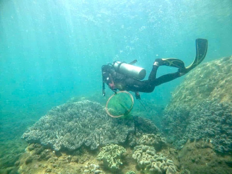 Làm việc dưới nước vô cùng vất vả, thậm chí nhiều rủi ro