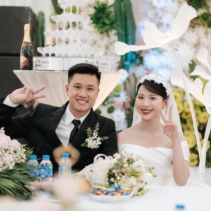 Cặp đôi nhà đối diện nên duyên&nbsp;