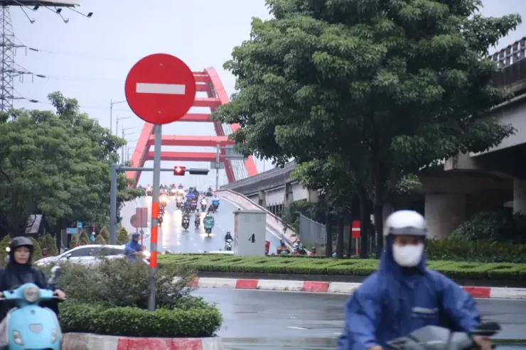 Lối từ cầu Bình Lợi xuống vòng xoay đã mở lại.