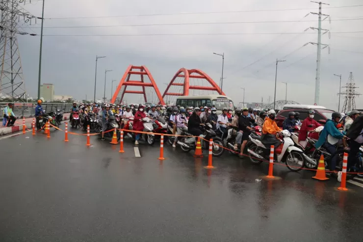 Khu vực được giăng dây, không cho xe đi vào.