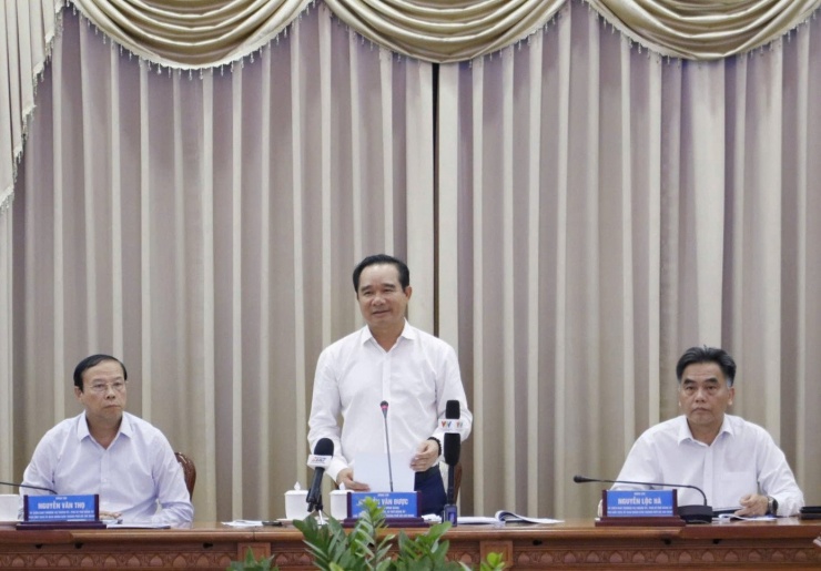 Chủ tịch UBND TPHCM Nguyễn Văn Được phát biểu chỉ đạo tại phiên họp. Ảnh: Ngô Bình