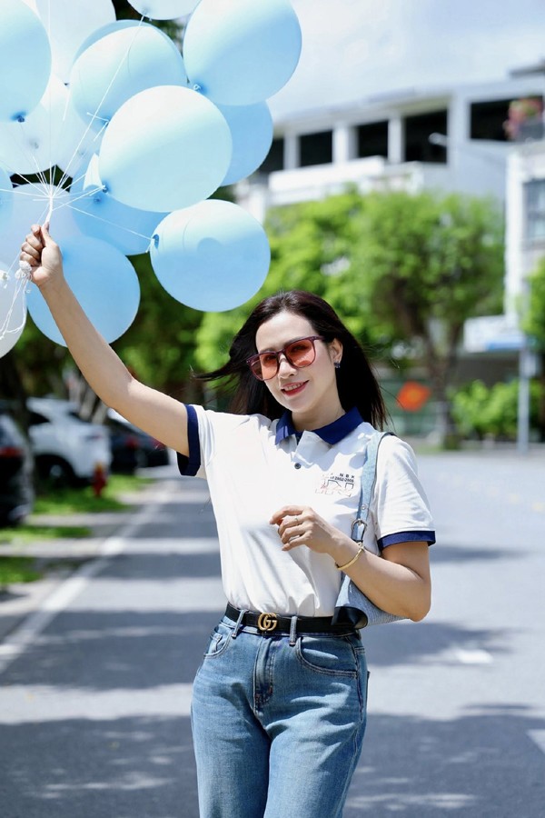 Dù đã trải qua 2 lần sinh nở nhưng Trúc Mai vẫn giữ được vẻ đẹp trẻ trung cùng vóc dáng cân đối.