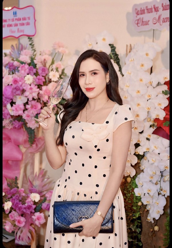 Để có được vẻ đẹp như vậy, nữ diễn viên 8X phải cân bằng trong ăn uống và tập luyện thể thao.