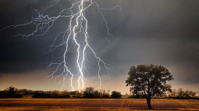 Chuyên gia cảnh báo dông sét chiều nay ở khu vực Hà Nội, Phú Thọ.