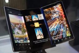 Thời trang Hi-tech - Điện thoại gập ba đầu tiên của Samsung có vị trí nắp gập khác thường
