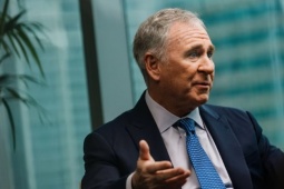 Tỷ phú từng ủng hộ ông Trump cảnh báo rủi ro khi Nhà Trắng công kích Fed