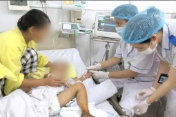 Đắp thuốc nam chữa mèo cào, bé trai 4 tuổi suy gan, suy thận