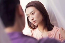 Bạn trẻ - Cuộc sống - 6 năm không gần gũi, chồng sốc nặng khi phát hiện vợ đóng phim người lớn