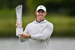 Eagle ngoạn mục đưa Rory McIlroy lên đỉnh vinh quang Irish Open, nối dài năm thi đấu rực rỡ