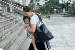 Lan Phương địu con đến phiên tòa xử ly hôn