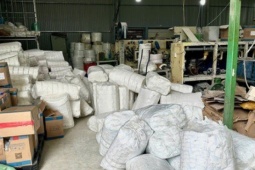 Kinh hoàng hàng vạn băng vệ sinh, bỉm trẻ em giả được sản xuất bằng công nghệ thô sơ