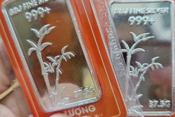 Kinh doanh - Chiều 9-9, giá vàng vẫn duy trì ở mức cao, giá bạc gây bất ngờ