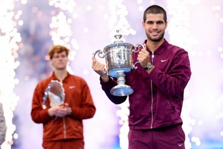 Alcaraz hạ bệ Sinner bằng sự hoàn hảo: Kỷ nguyên tennis của riêng "Carlitos"