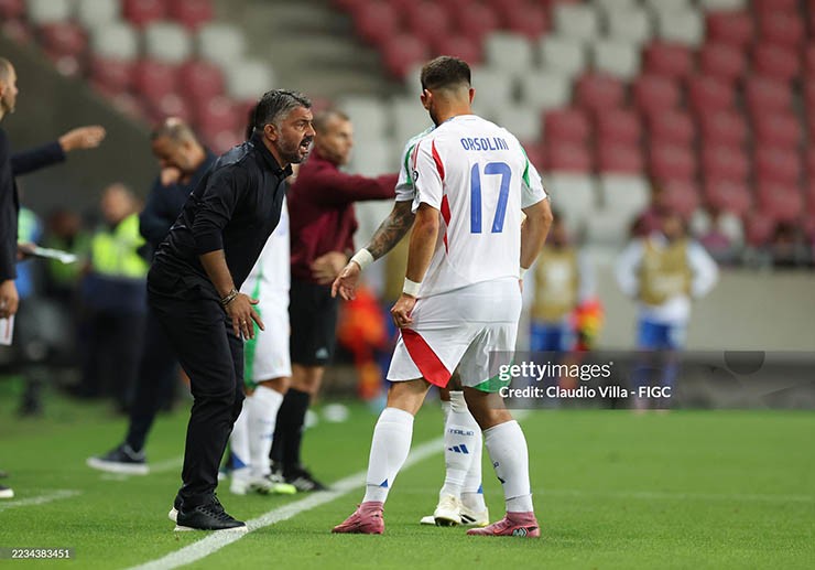 HLV Gattuso giận dữ với hàng thủ