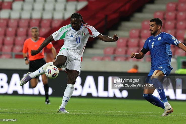 Tiền đạo Moise Kean tỏa sáng