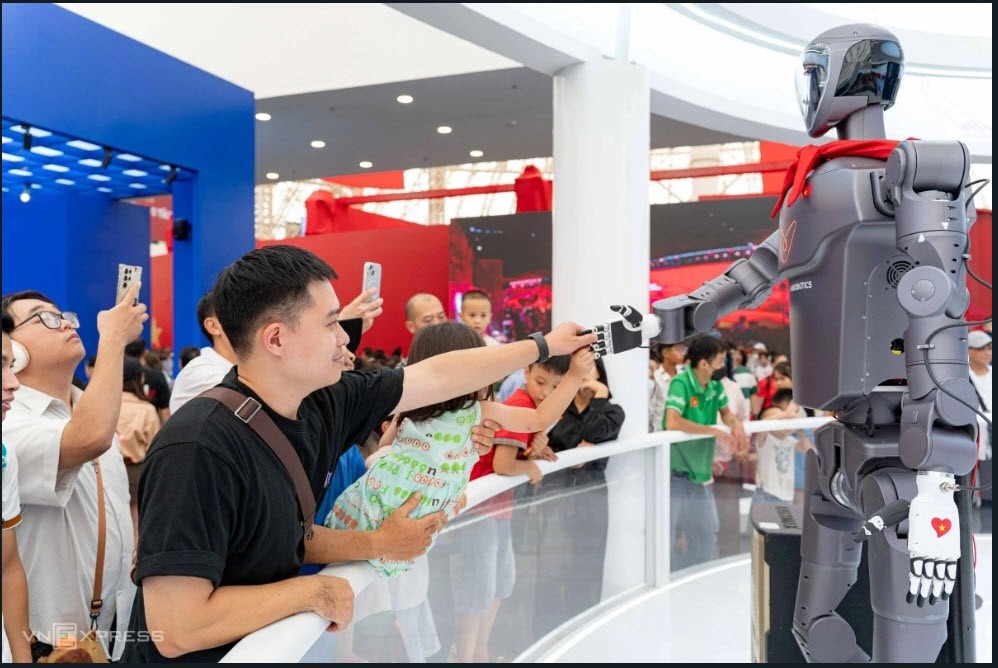 Những góc check in hút khách ở Triển lãm Quốc gia - 11