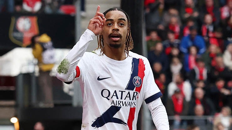 PSG muốn gia hạn với Barcola