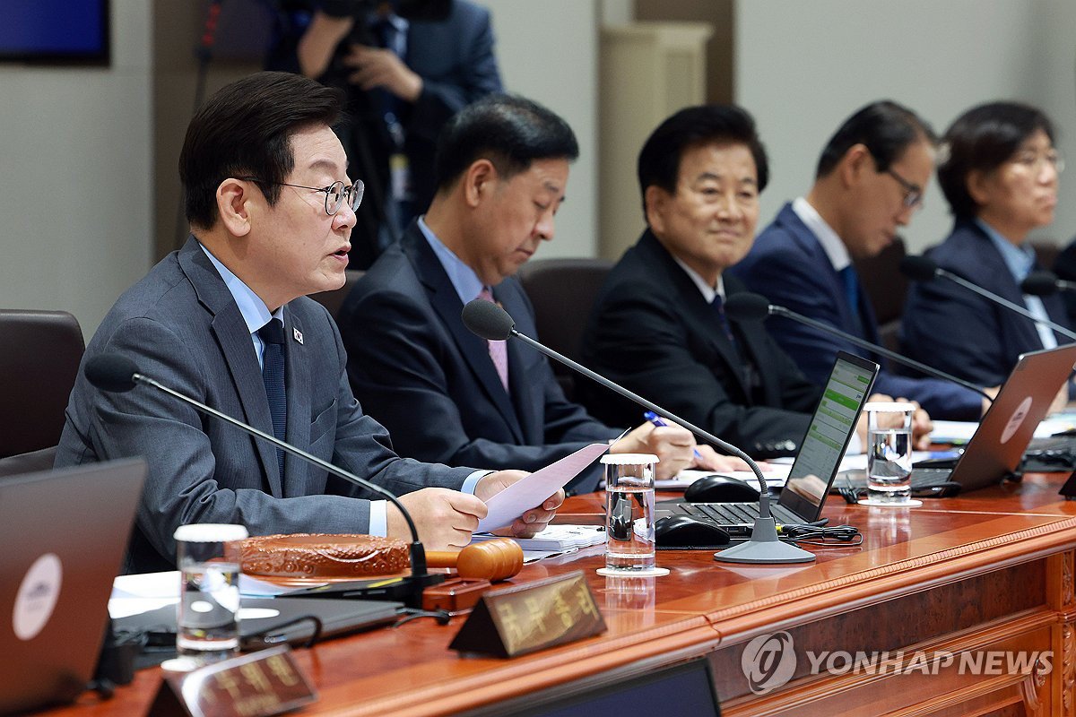 Tổng thống Hàn Quốc Lee Jae-myung phát biểu trong cuộc họp nội&nbsp;các vào ngày 9/9/2025. Ảnh: Yonhap.