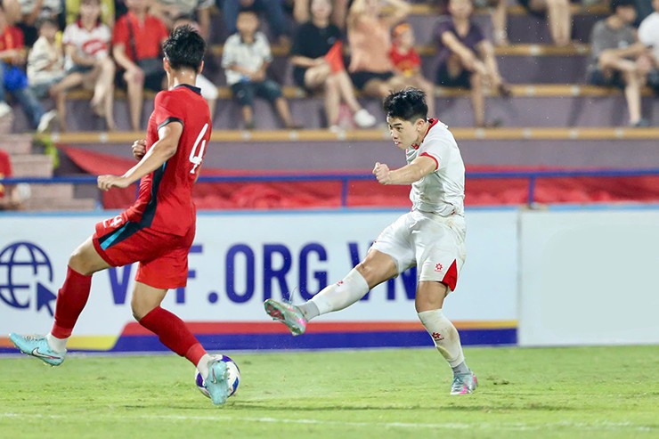 U23 Việt Nam thiếu may mắn khi 5 lần bóng tìm đến xà ngang và cột dọc ở 2 trận Bangladesh và Singapore