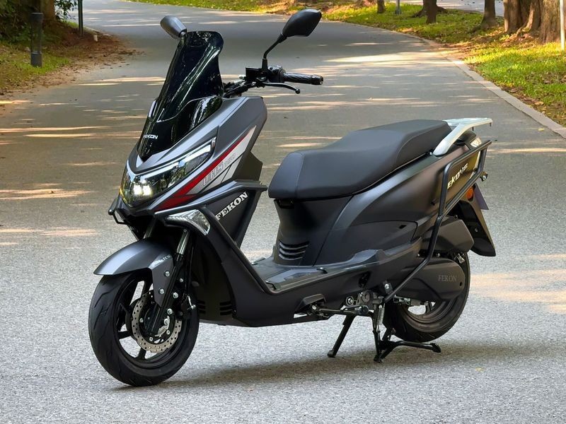 Xe ga 150cc mới ra mắt có ABS, 2 bình xăng chạy được đến 600 km - 1