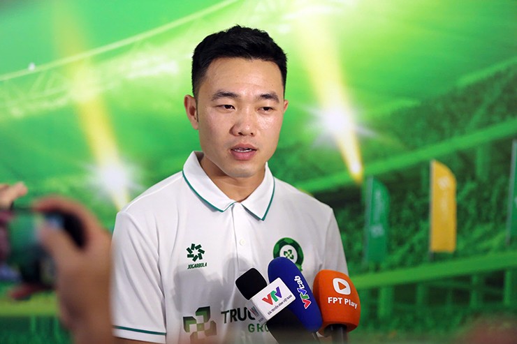 Xuân Trường chia sẻ với truyền thông về mục tiêu ở đội bóng mới.