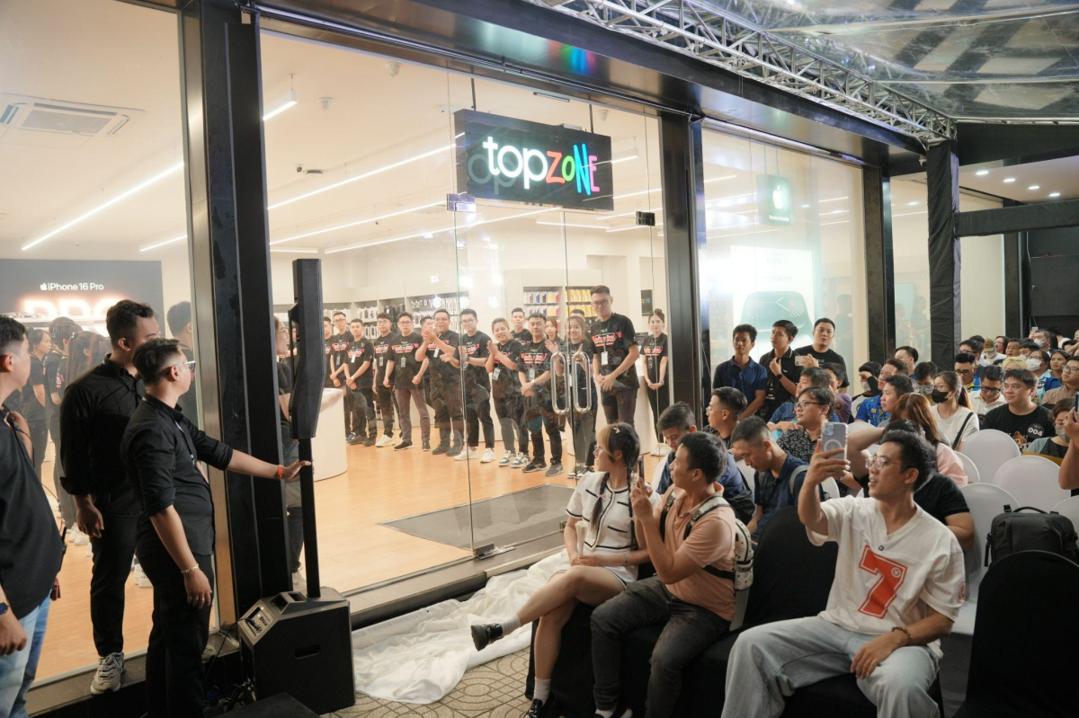 Thay cho việc ra nước ngoài xếp hàng, giờ đây người tiêu dùng đã chuyển sang mua tại các đại lý ủy quyền chính hãng trong nước