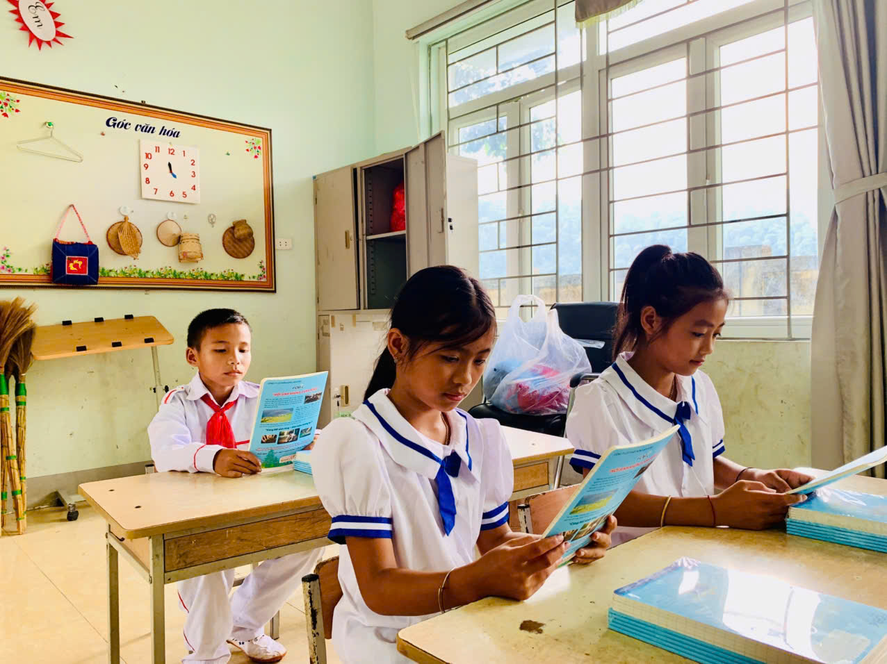 Quỹ khuyến học FOBIC trao 22.315 cuốn vở: Chắp cánh ước mơ cho học sinh vùng cao - 2