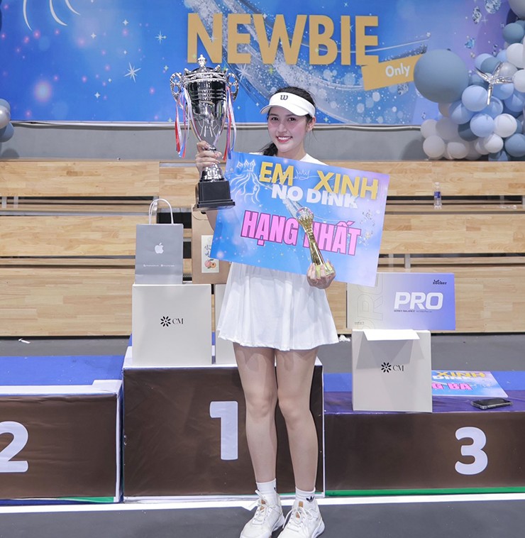 Á hậu Huyền My say sưa tập pickleball, ca sĩ Minh Hằng bị đập vợt trúng mặt - 4