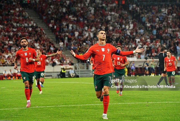 Ronaldo tỏa sáng đúng lúc