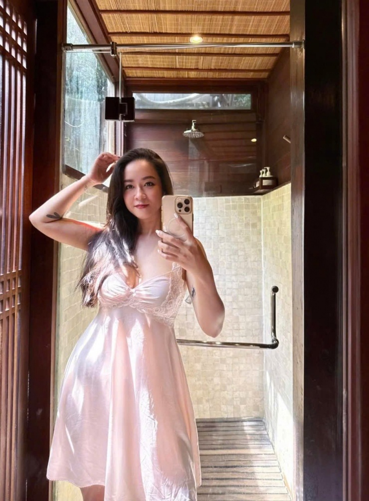 Diễn viên Thùy Dương gợi cảm.