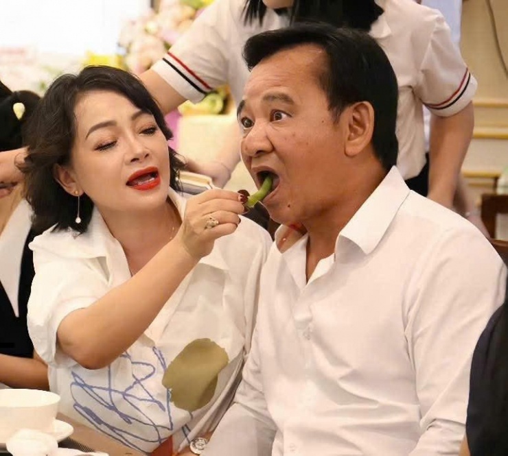 Nghệ sĩ Trà My thể hiện tình cảm anh em, tình đồng nghiệp thân thiết với NSƯT Quang Tèo.