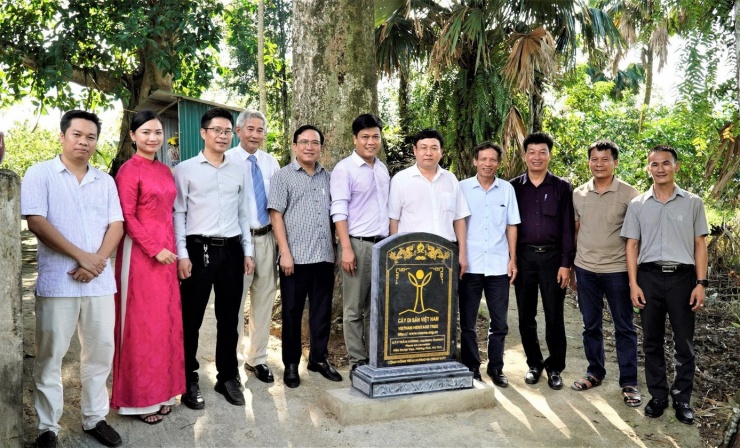Hai cây trầm hương cổ thụ hơn 200 năm tuổi tại Đền Khoai Vạc (xã Hương Phố, tỉnh Hà Tĩnh) vừa được công nhận là Cây di sản Việt Nam.