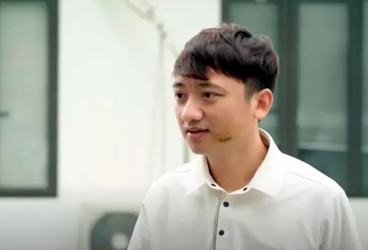 Hoàng Văn Đức trong vai "Chủ tịch giả nghèo". Ảnh chụp màn hình