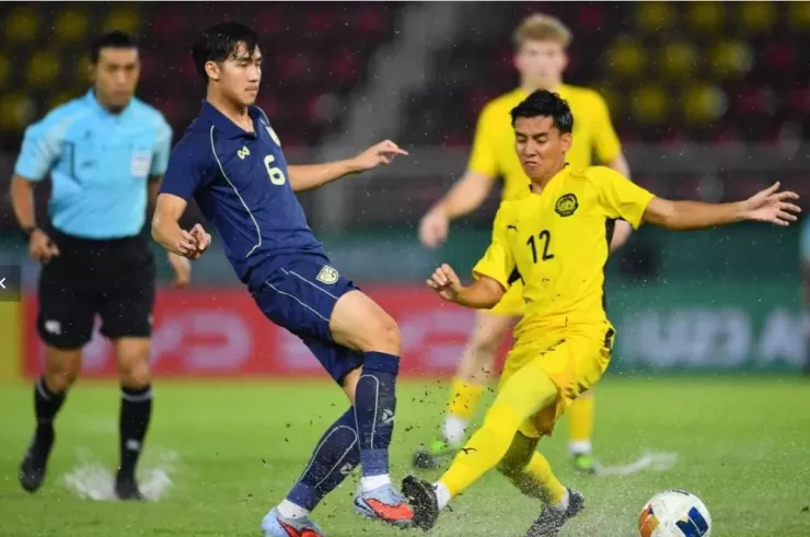 Lượt trận cuối tối 9-9, Thái Lan đã đánh bại Malaysia 2-1 và có ngôi nhất bảng. Ảnh:AFC