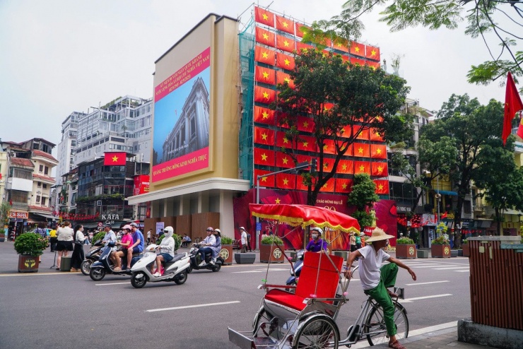 Quảng trường Đông Kinh Nghĩa Thục được mở rộng lên 1,4ha. Ảnh: Phạm Linh 
