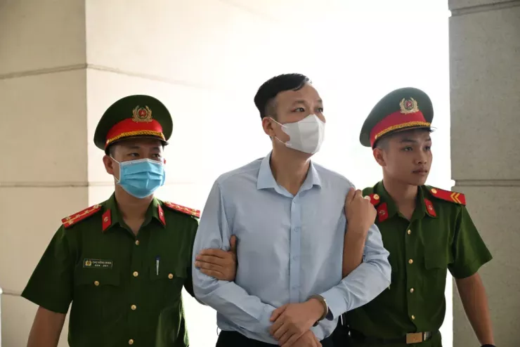 Bị cáo Lê Ô Pích được dẫn giải tới phiên tòa. Ảnh: Hoàng Huy