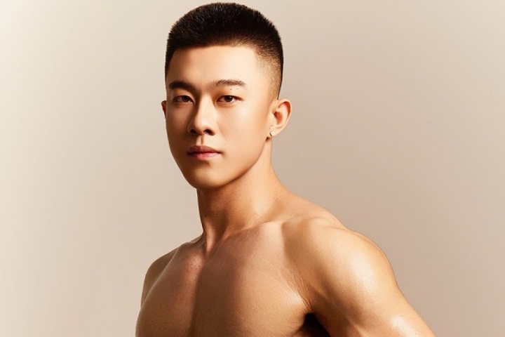 Đoàn Công Vinh khoe hình thể trước ngày đi thi Mr International 2025