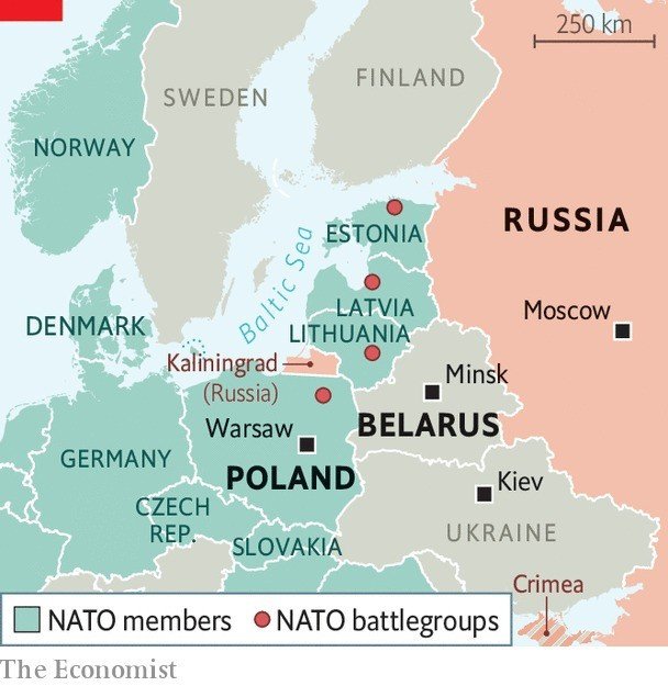 Ngoài Nga, Belarus còn giáp Ukraine, Ba Lan, Latvia và Litva. Các quốc gia đánh dấu bằng màu xanh là thành viên NATO. (Ảnh: The Economist)