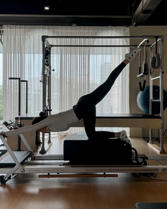 Phu nhân Tân thủ tướng Anutin Charnvirakul tập pilates từ nhiều năm nay.