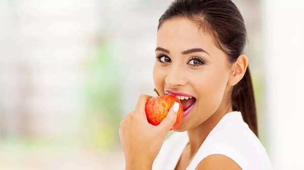 Táo còn giúp giảm cholesterol máu, nhờ đó giảm áp lực cho thận.