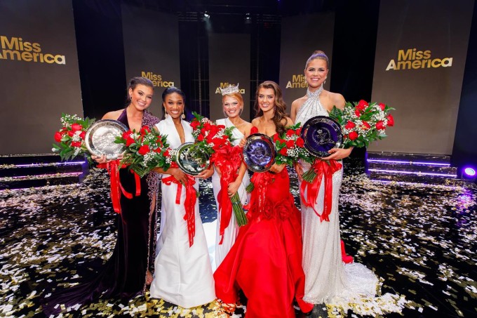 Hoa hậu và các á hậu Miss America 2025.