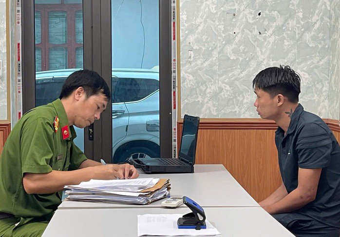 Đoàn Văn Nguyên tại cơ quan công an Đoàn Văn Nguyên tại cơ quan công an