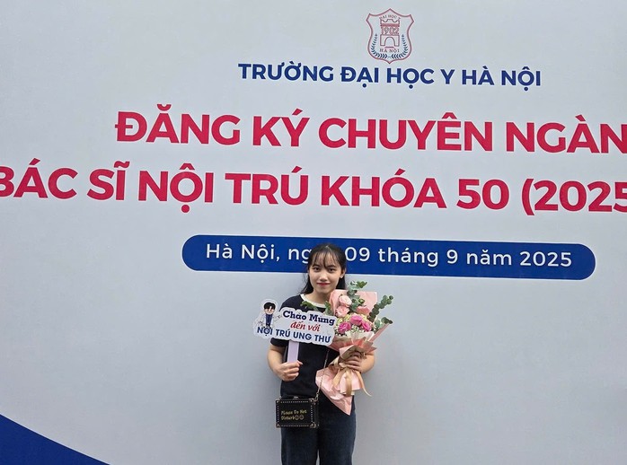 Thủ khoa kép Ngô Thu Hà, xếp thứ 14 trong kỳ thi tuyển bác sĩ nội trú