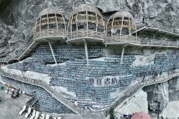 “Thư viện trong vách đá” độc lạ đang gây sốt mạng xã hội Trung Quốc