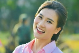 Chân dung BTV Khánh Trang vừa trở lại bản tin Thời sự 19h VTV