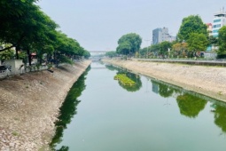 Tin tức trong ngày - Cận cảnh sông Tô Lịch trong xanh hơn nhờ dòng nước từ Hồ Tây