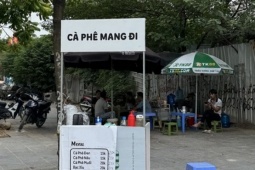Thị trường - Tiêu dùng - Bán cà phê mang đi, ‘cửa ngõ khởi nghiệp’ liêu xiêu trên vỉa hè