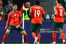 Ngất ngây Ronaldo ghi bàn 943 giúp Bồ Đào Nha ngược dòng, lập thêm kỷ lục khủng