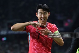 Son Heung Min lập siêu phẩm, chạm cột mốc lịch sử trong màu áo Hàn Quốc