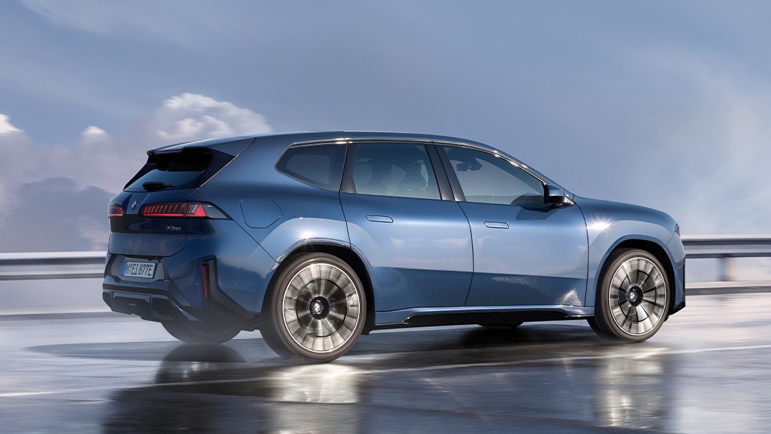 BMW iX3 thế hệ mới hé lộ những hình ảnh đầu tiên - 2